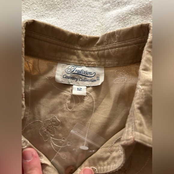 Vintage Tradition Country Collection Embroidered Tan Shirt - Picture 3 of 5